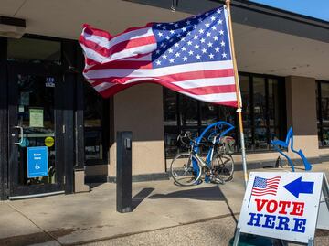 ¿Quiénes son los demócratas que siguen en la carrera contra Trump?