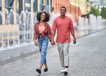 Caminatas breves cada media hora contrarrestan daños de estar sentado