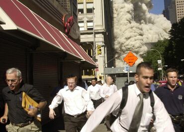 Descalzos y sin mirar atrás, huían del horror: son los recuerdos del 11-S