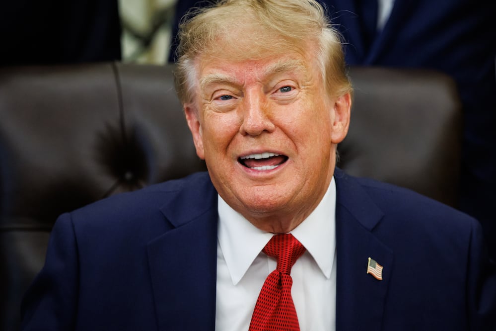 Trump afirma que Don Jr. devolvió el dinero de las fiestas de su boda pagadas por empresario ruso. Foto: EFE/EPA/Samuel Corum / POOL