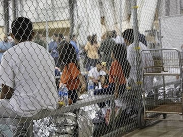 Denuncian un bebé prematuro en centro de detención fronteriza