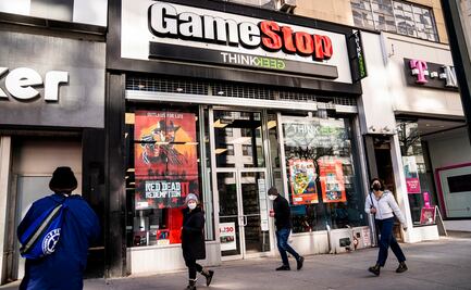 GameStop, AMC y otras firmas caen en Wall Street tras vetos