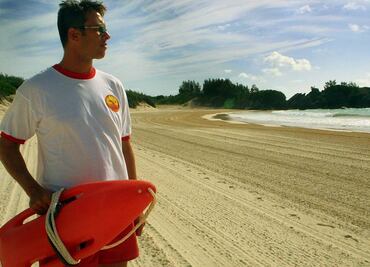 Ofrecen trabajo temporal a salvavidas en Disney World, en Orlando; pagan hasta $310 la hora