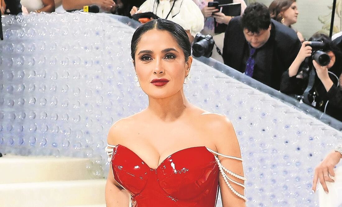 Salma Hayek deslumbra con su grab belleza a los 56 años. Foto: AFP