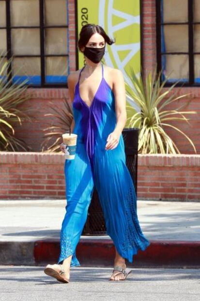 Tras borrar sus redes, Eiza González cautiva con jumpsuit backless