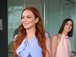 Lindsay Lohan 'acapara miradas' con minivestido azul en Nueva York