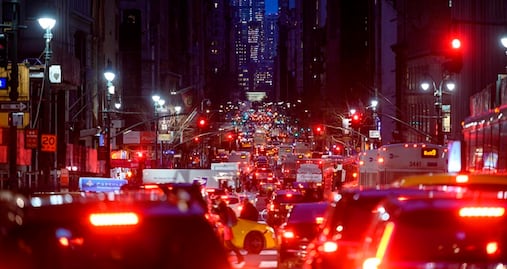 Avalan peaje para vehículos que entren al corazón de Manhattan