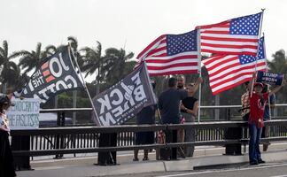 Mar-a-Lago, residencia de Trump, amanece en calma tras cateo del FBI