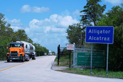 Al menos 198 mexicanos han sido llevados al centro de detención ‘Alligator Alcatraz’, en Florida, informan autoridades