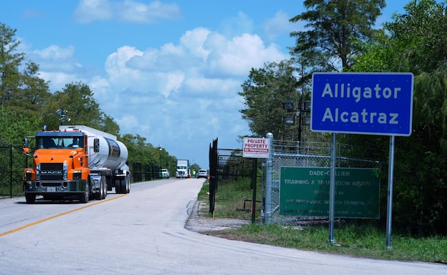 Al menos 198 mexicanos han sido llevados al centro de detención ‘Alligator Alcatraz’, en Florida, informan autoridades