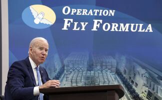 "Todavía hay trabajo por hacer", reconoce Biden ante escasez de leche infantil