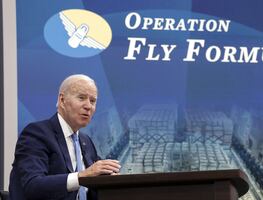 "Todavía hay trabajo por hacer", reconoce Biden ante escasez de leche infantil
