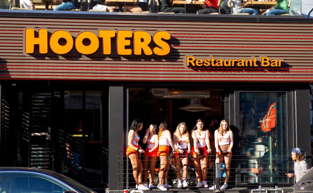 Hooters cierra decenas de locales en EU, ¿pasará lo mismo en México? Foto: iStock / PaulMcKinnon