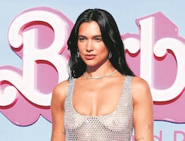 El vestido transparente con el que Dua Lipa lució la tendencia del lencería a la vista
