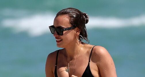 Irina Shayk luce su silueta en bikini por Miami