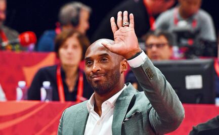 La compañía que operaba el helicóptero de Kobe Bryant demanda a controladores