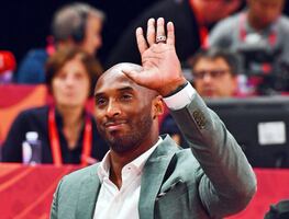 La compañía que operaba el helicóptero de Kobe Bryant demanda a controladores