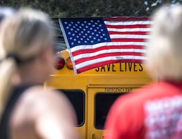 Padres de víctimas del tiroteo de Parkland piden permiso para recrear la masacre de 2018