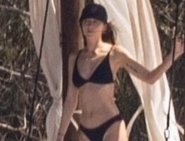 Dakota Johnson luce sensual bikini en Puerto Vallarta con Chris Martin: ¿Olvidaron las críticas a Madame Web?