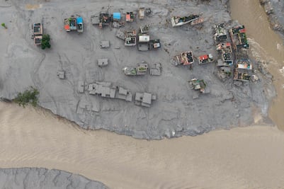Nepal suma casi 1,000 desaparecidos y eleva a 6,150 el balance tras "tsunami del Himalaya"