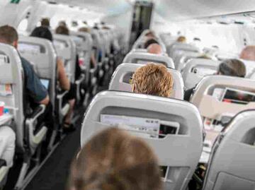 ¡Otra vez! Pasajero orina sobre viajero en pleno vuelo desde Nueva York