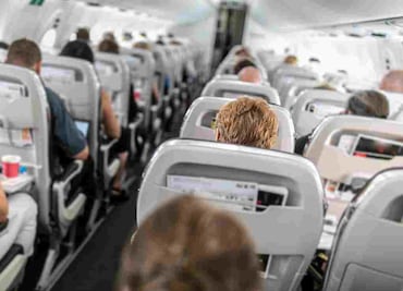 ¡Otra vez! Pasajero orina sobre viajero en pleno vuelo desde Nueva York