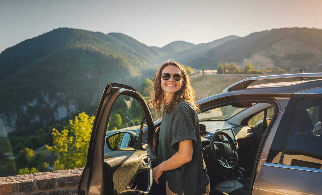 En Estados Unidos puedes manejar como turista con una licencia de conducir emitida en México. Foto: iStock