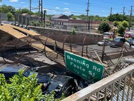 Colapsa puente peatonal en carretera en Washington; hay 6 heridos