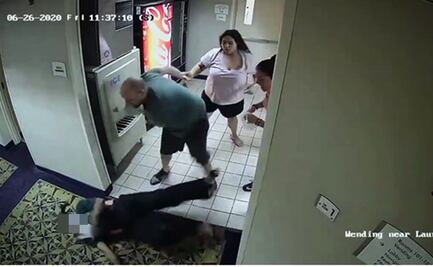 Pareja golpea e insulta a recepcionista afroamericana en un hotel