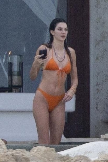 Kendall Jenner presume figura 'irreal' en México con diminuto bikini naranja