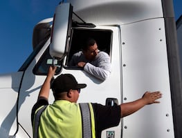 ¿Cuánto ganan los conductores de camiones de carga en EU?