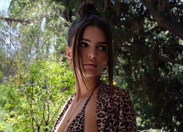 Emily Ratajkowski impacta con figura durante su cumpleaños