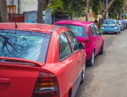 CDMX lanza fuerte castigo a quienes aparten lugares en la calle. ¿Cuáles son las sanciones?