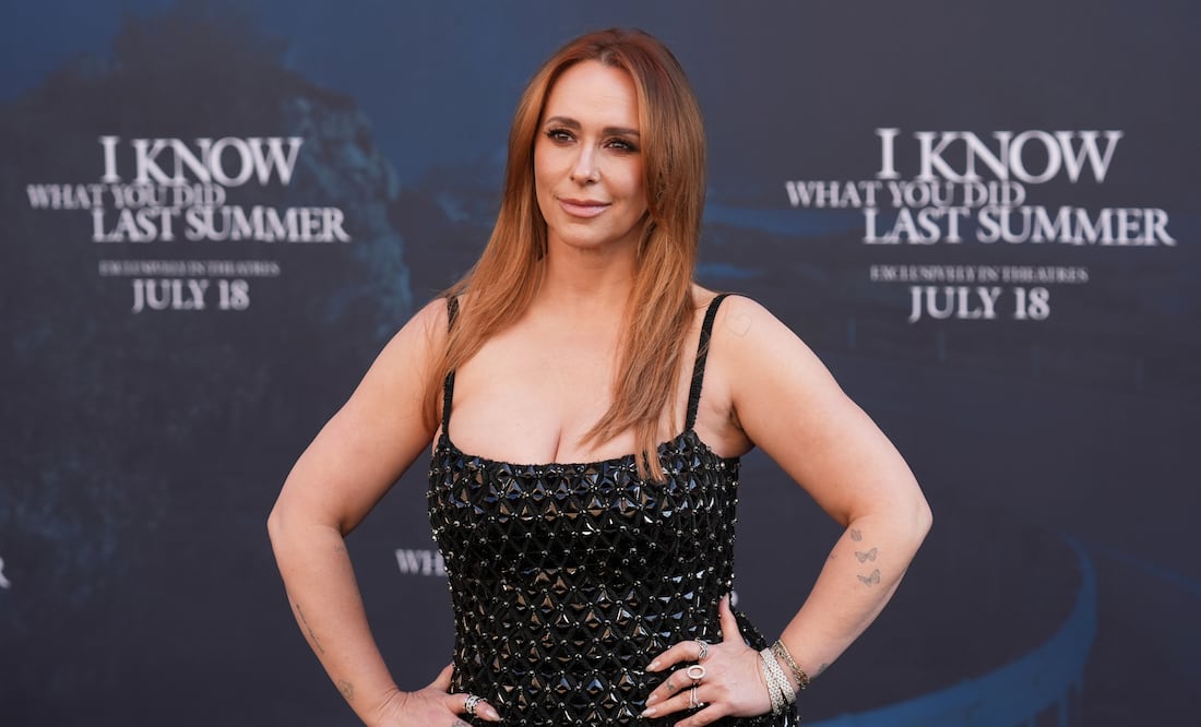 Jennifer Love Hewitt reaparece y causa furor con su vestido joya. Foto: AP