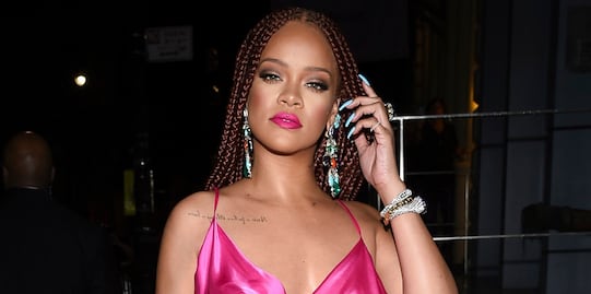 Rihanna arrasa en Instagram con sesión en lencería roja