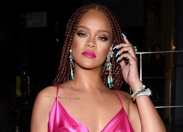 Rihanna arrasa en Instagram con sesión en lencería roja