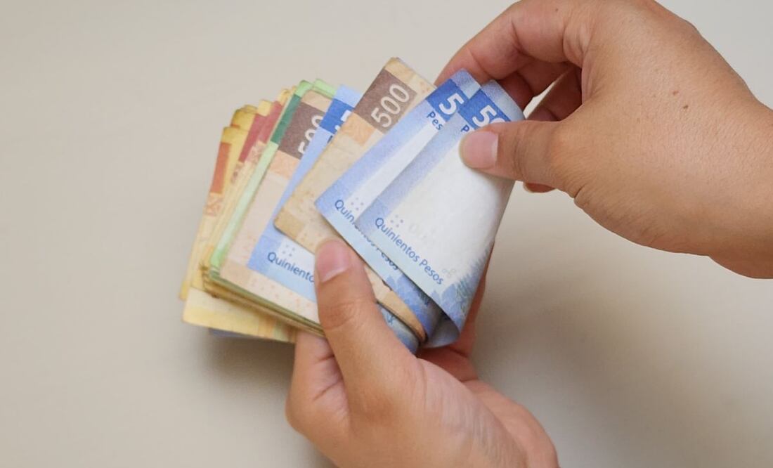 Cómo calcular el pago del aguinaldo en 2023 si llevas menos de un año trabajando. Foto: iStock/FJZEA