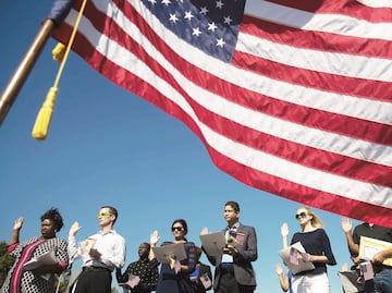 6 beneficios de la ciudadanía estadounidense que no te da la Green Card