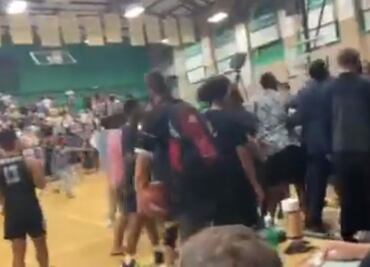 Video. Lanzan tortillas a equipo de basketball en secundaria de San Diego