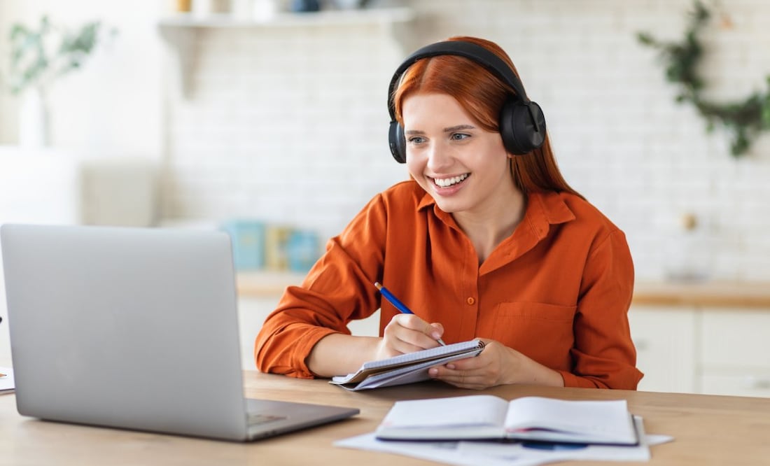 10 cursos de la Universidad Anáhuac que puedes tomar en línea y sin costo. Foto: iStock / KucherAV