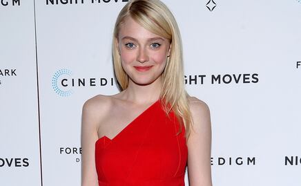 Dakota Fanning presume piernas tonificadas con minifalda traslúcida