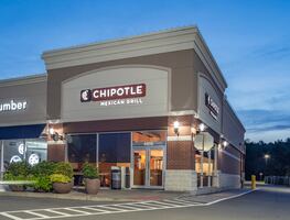 Chipotle contratará a 19,000 empleados para la "temporada del burrito"; apoyará con pago de deuda estudiantil