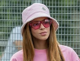 Shakira y Gerard Piqué se ignoran durante el partido de su hijo en España