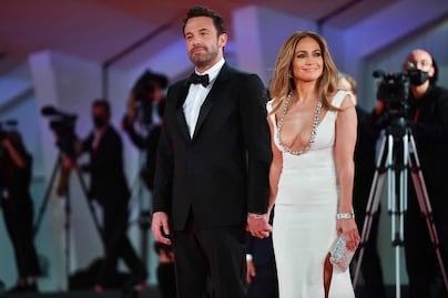 ¿Regresaron? Jennifer Lopez y Ben Affleck son vistos tomados de las manos y besándose