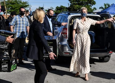 Ivanka Trump reparte comida gratis por Navidad en Miami