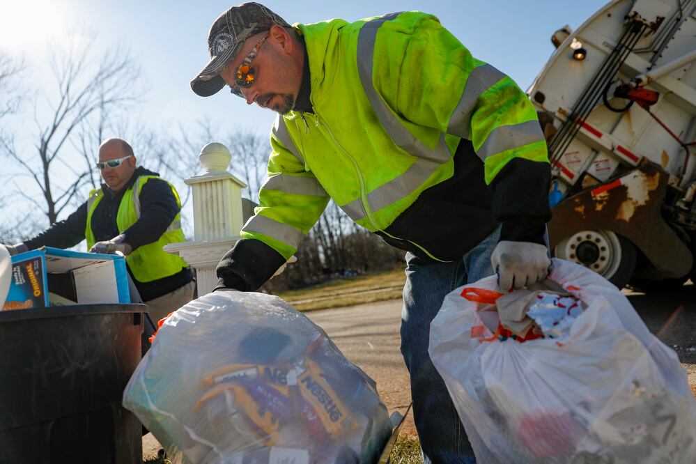La ciudad de Nueva York exigirá a comercios de comida que usen contenedores herméticos para la basura y así evitar la población de ratas. (AP Photo/John Minchillo)