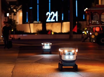 El hotel de Miami que ofrece comida entregada por robots