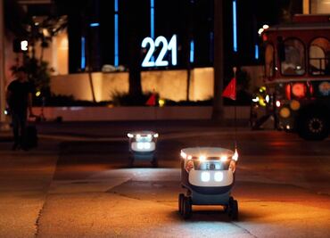 El hotel de Miami que ofrece comida entregada por robots