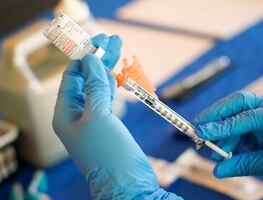 Estados Unidos autoriza vacuna actualizada de Novavax contra nuevas variantes del covid