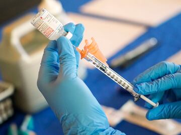 FDA propone que vacuna de covid sea anual, como la de la gripe